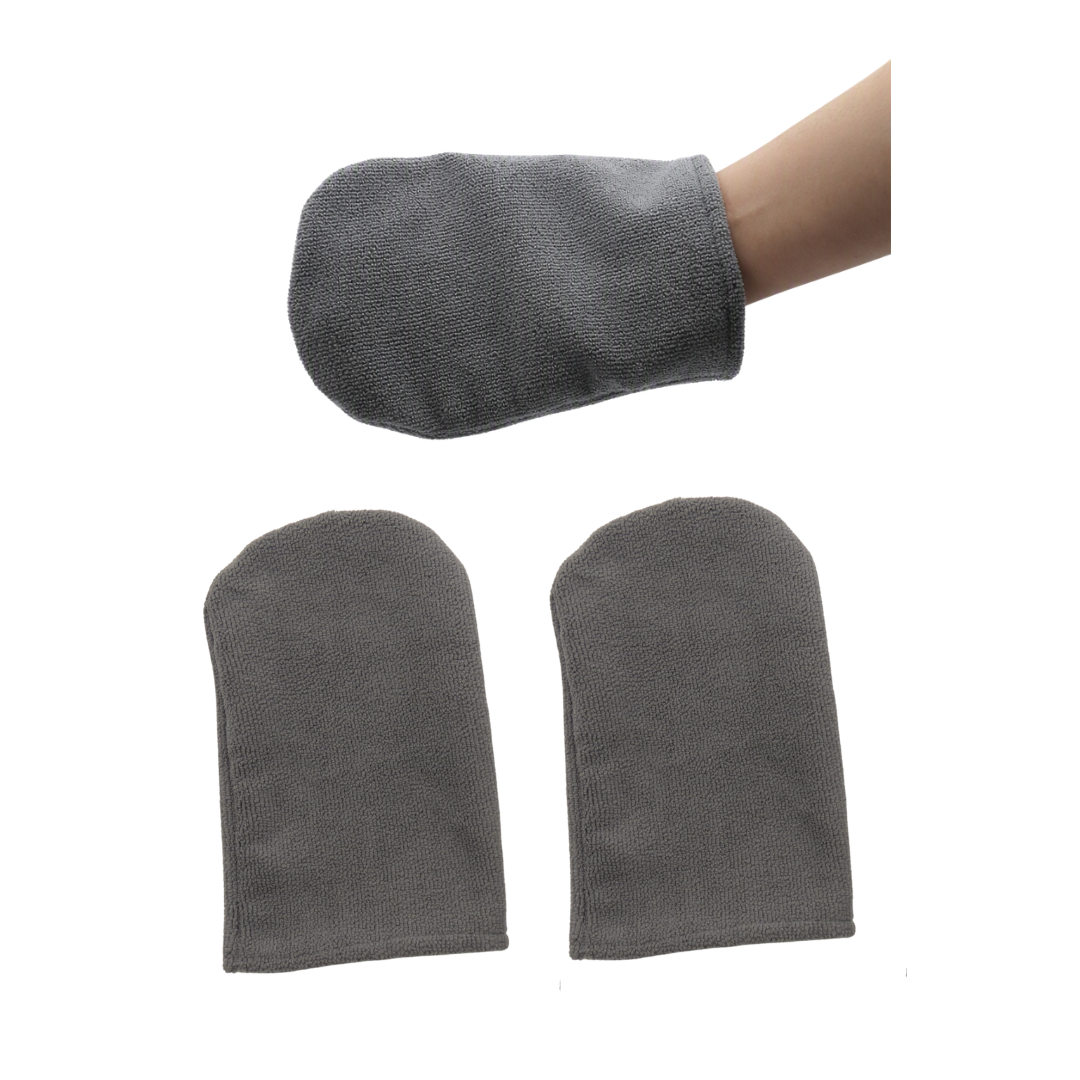 Facial mitts in grey, displayed in a pair and above it a hand with one mitt in same colour.