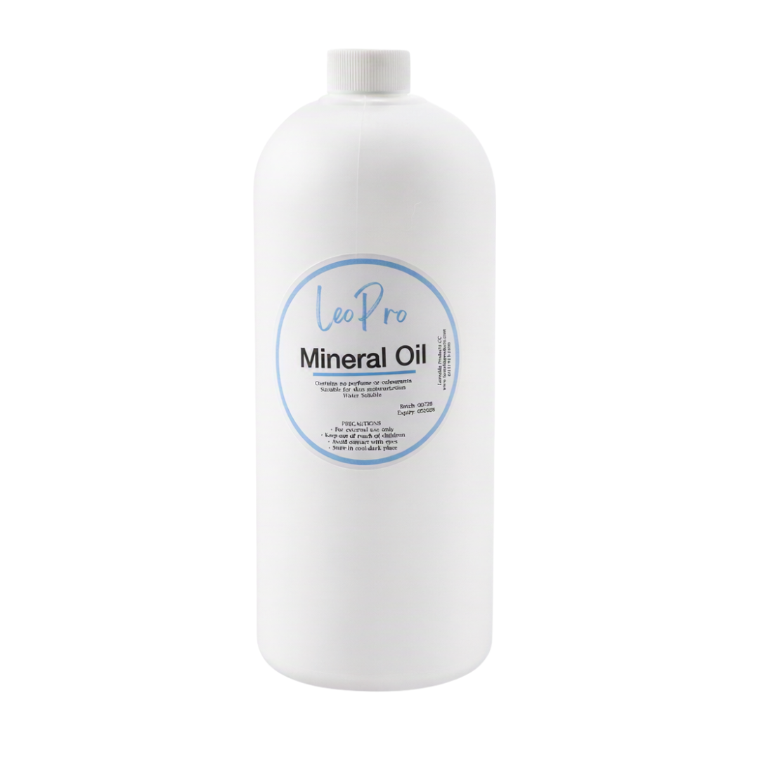 A 1liter white bottle containing mineral oil, also known as technical oil, with a white and blue label on a white background