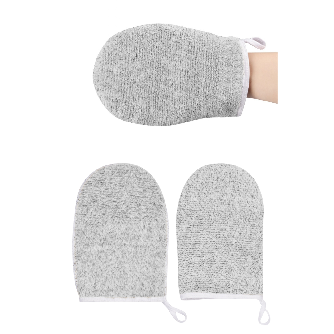 Facial mitts in grey bamboo fabric, displayed in a pair and above it a hand with one mitt in same colour.