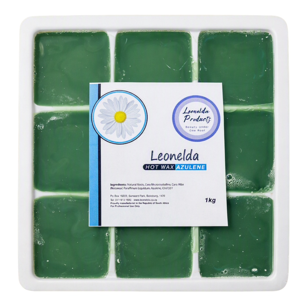 A 1kg block of Leonelda Hot Wax Azuleñe in a white square tray, featuring a white paper label with a daisy logo and blue accents.